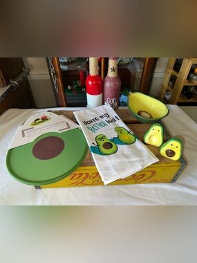 Avocado Bundle ~ Cutting Board, Dish Towel, Salt & Pepper Shaker, Dish ~ New